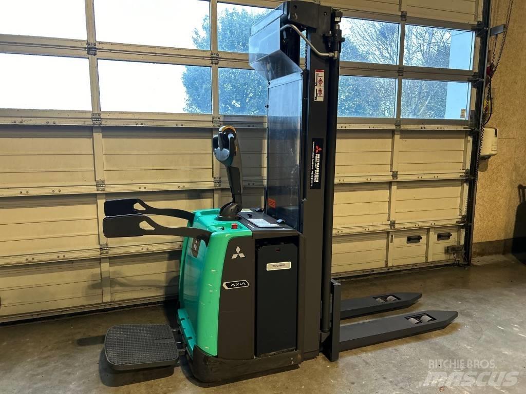 Mitsubishi SBV 16 P 自走式スタッカー