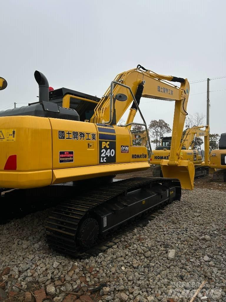 Komatsu 240-8 大型油圧ショベル12t以上（パワーショベル・ユンボ）