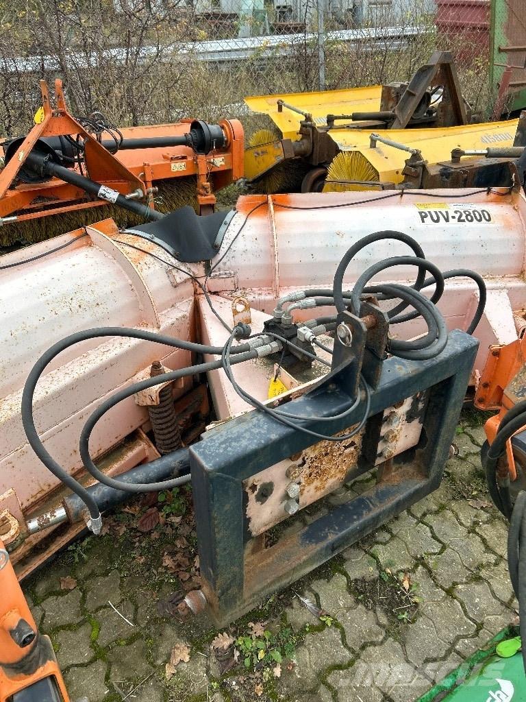 Pronar PUV 2800 スノーブレードとプラウ