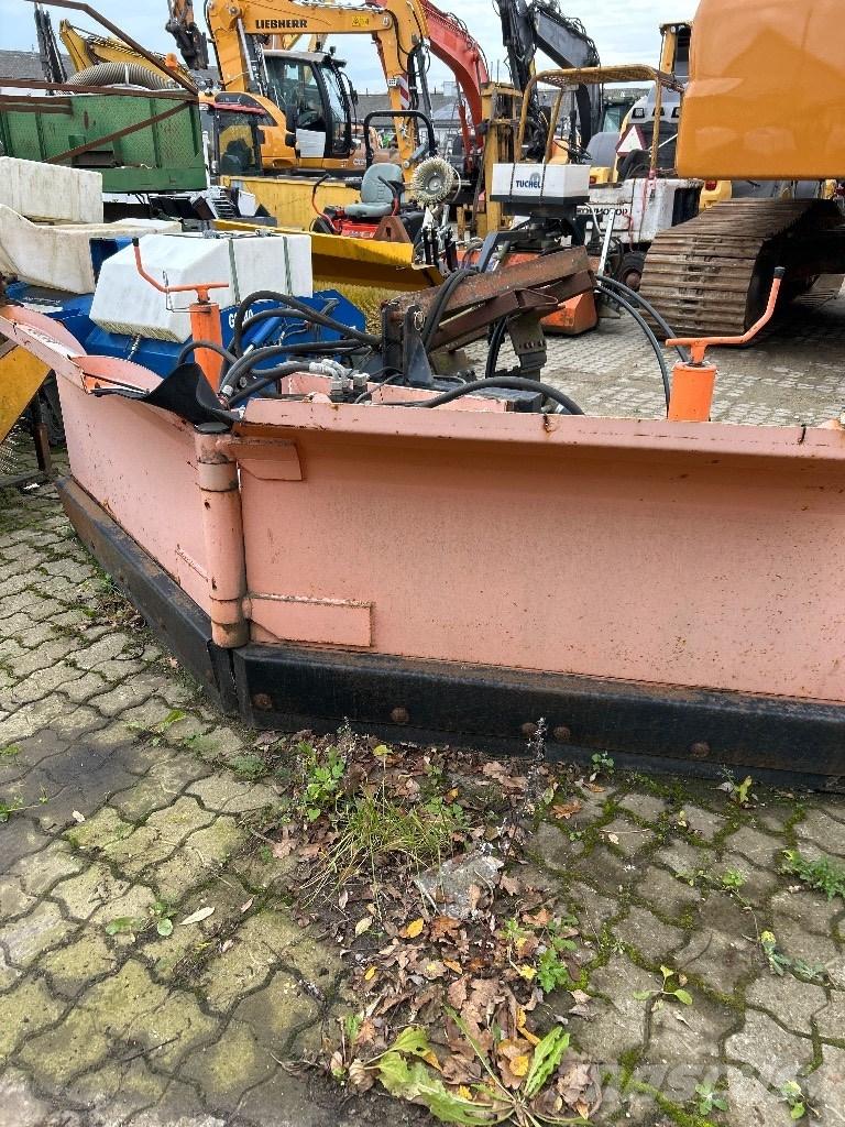 Pronar PUV 2800 スノーブレードとプラウ