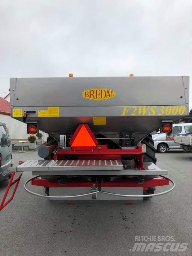 Bredal F2 WS 3000 ミネラル散布機