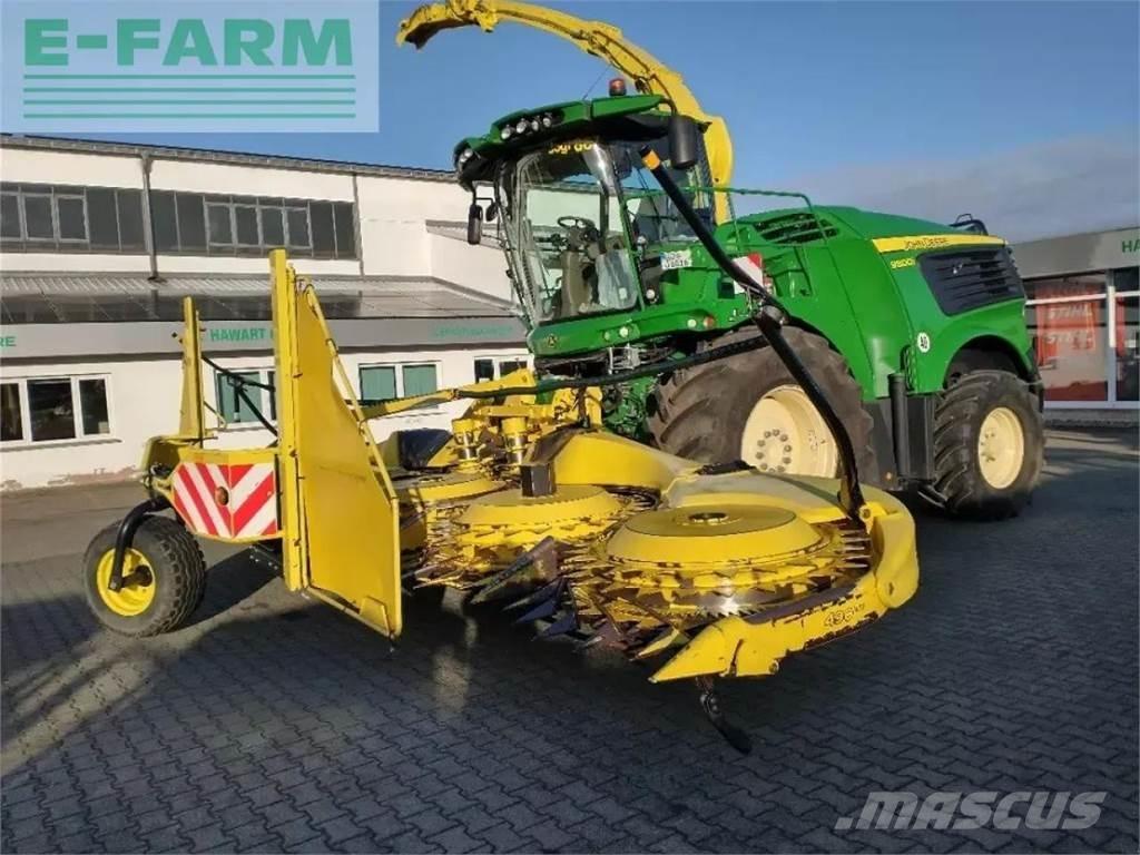 John Deere 9800 自走式フォレージハーベスター