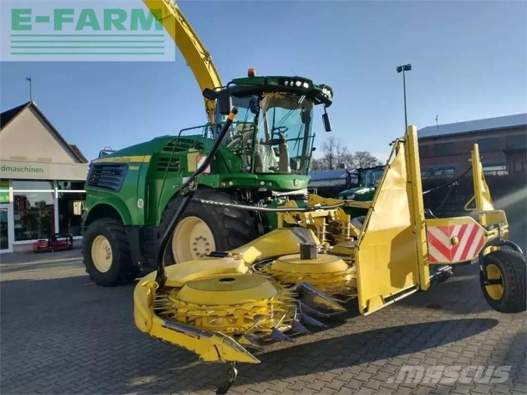 John Deere 9800 自走式フォレージハーベスター