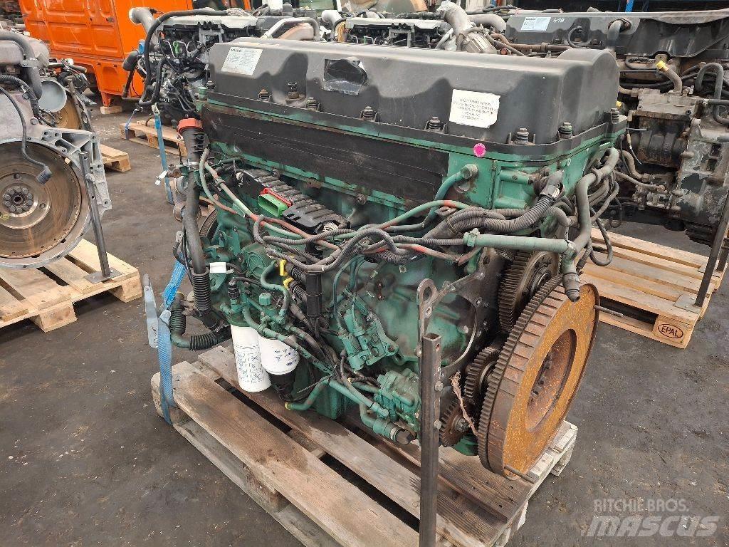 Volvo D11C370 エンジン