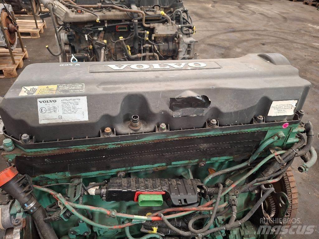 Volvo D11C370 エンジン
