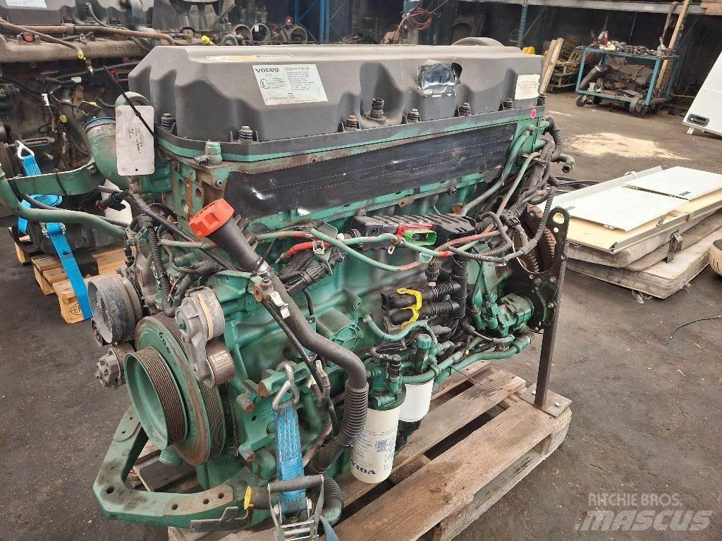 Volvo D11C370 エンジン