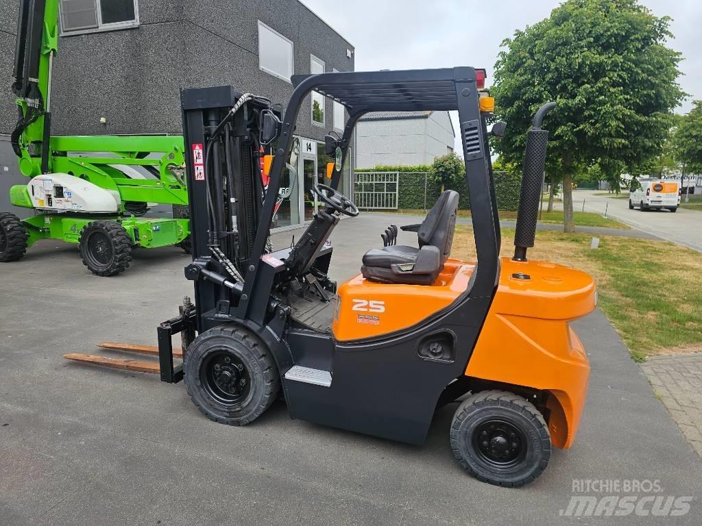 Doosan D 25 G ディーゼル・軽油