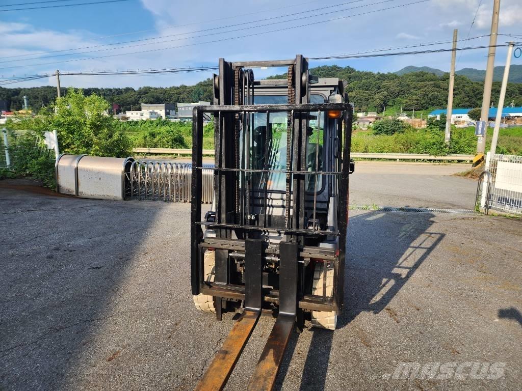 Toyota 7 FB 25 バッテリーフォークリフト