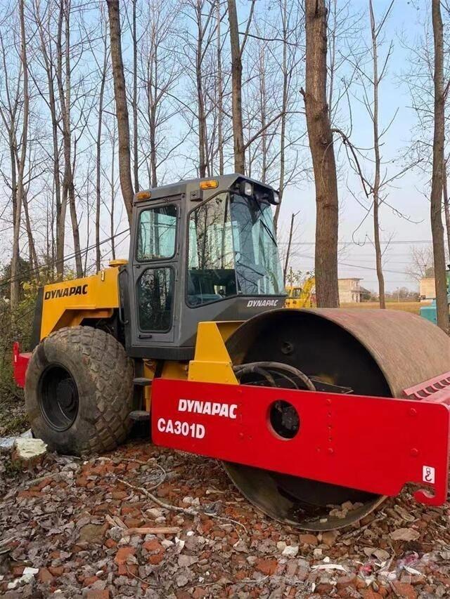 Dynapac CA301 振動ローラ