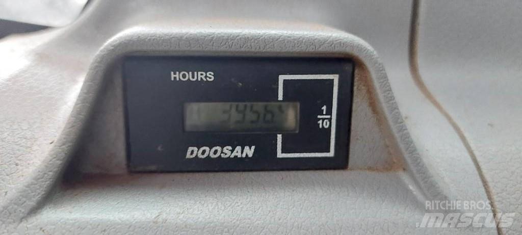 Doosan DX225LC-5 大型油圧ショベル12t以上（パワーショベル・ユンボ）