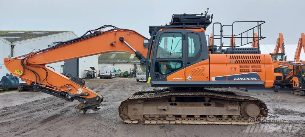 Doosan DX225LC-5 大型油圧ショベル12t以上（パワーショベル・ユンボ）