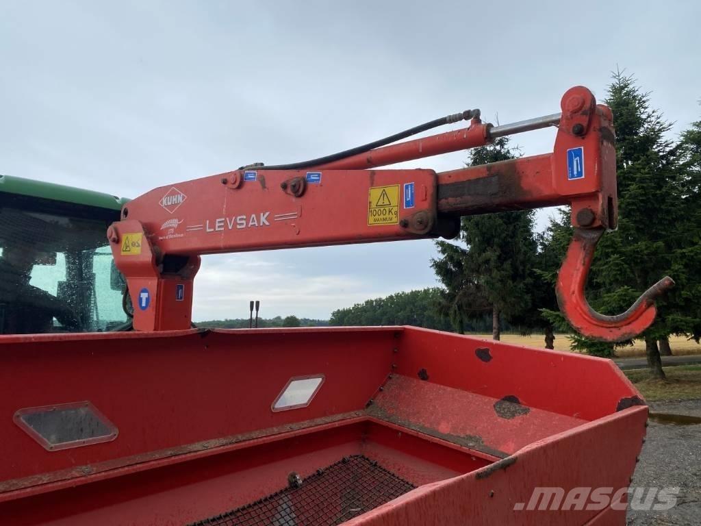 Kuhn M863 ミネラル散布機