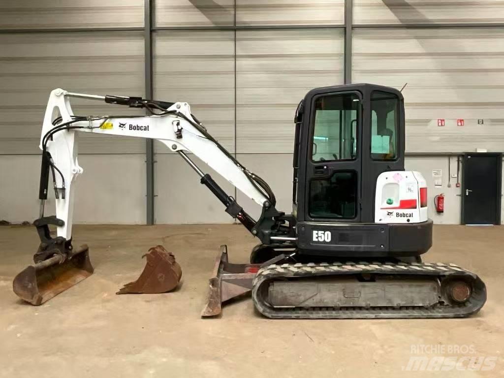 Bobcat E 50 ミニ油圧ショベル 7t以下（ミニユンボ・ミニディガー）