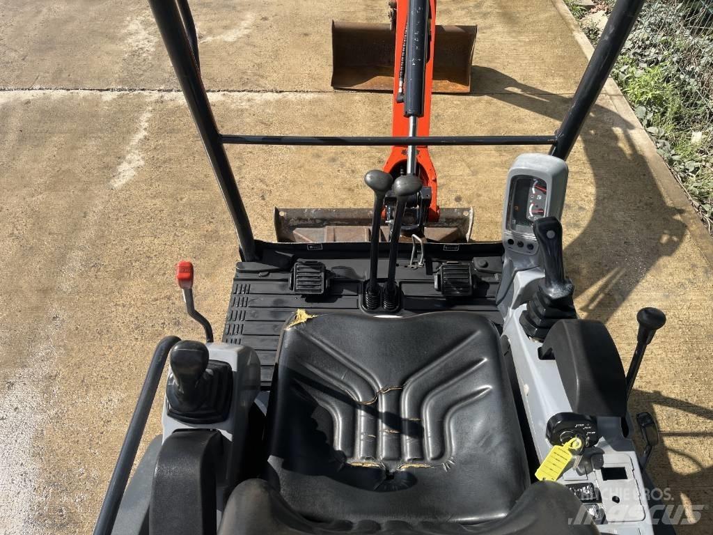 Kubota KX 015-4 ミニ油圧ショベル 7t以下（ミニユンボ・ミニディガー）