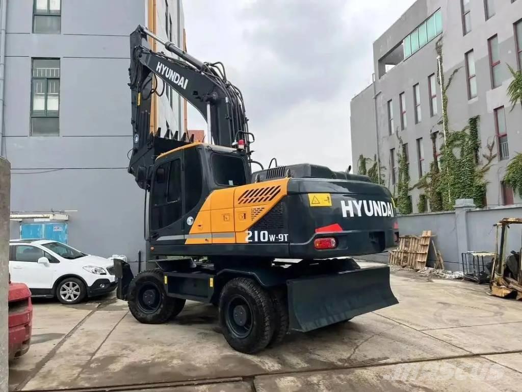 Hyundai R210W-9 ホイール式油圧ショベル（パワーショベル・ユンボ・バックホー）