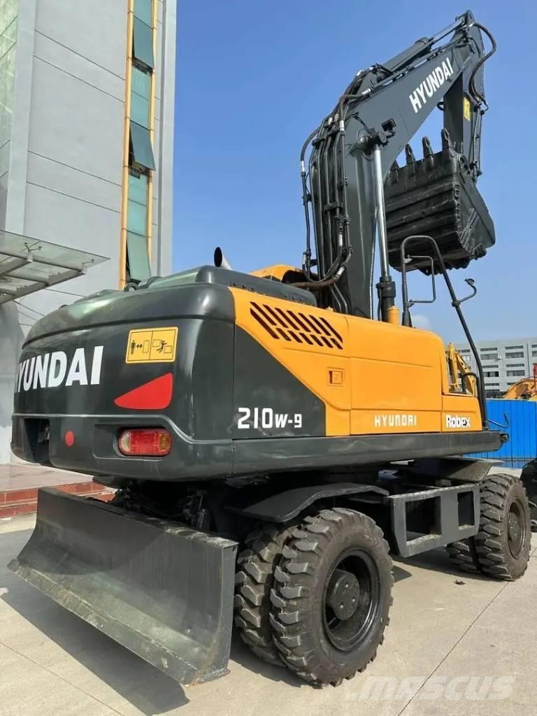 Hyundai R210W-9 ホイール式油圧ショベル（パワーショベル・ユンボ・バックホー）