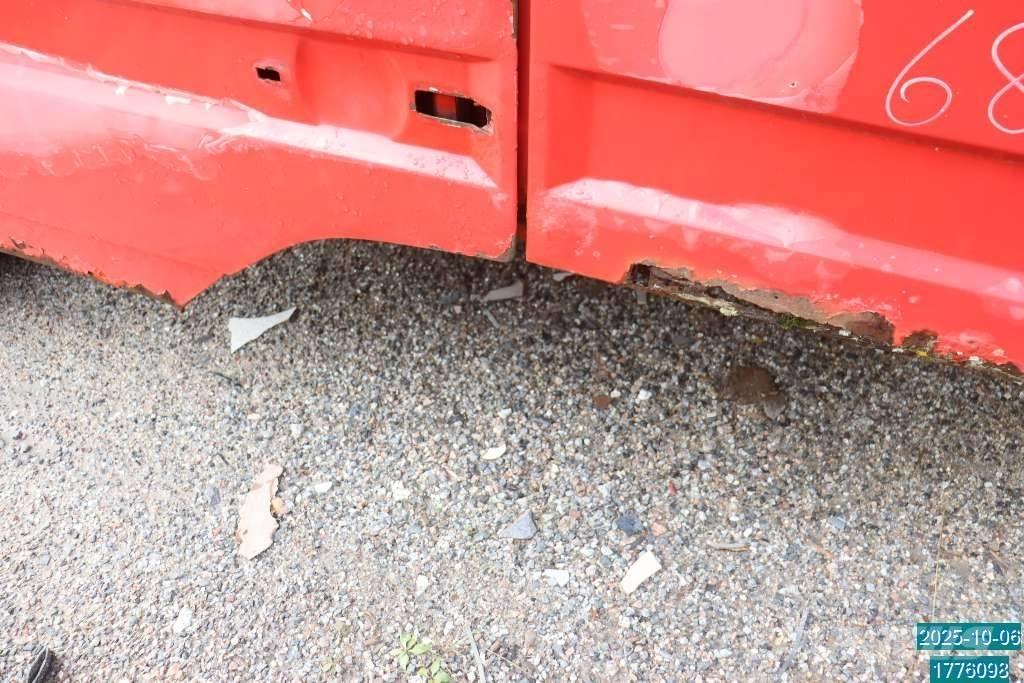 Scania P 82 M キャビン及び内装