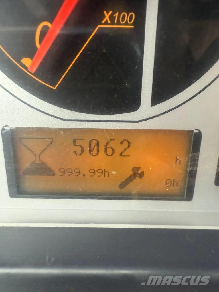 Manitou MT 1436 R テレスコーピックハンドラー