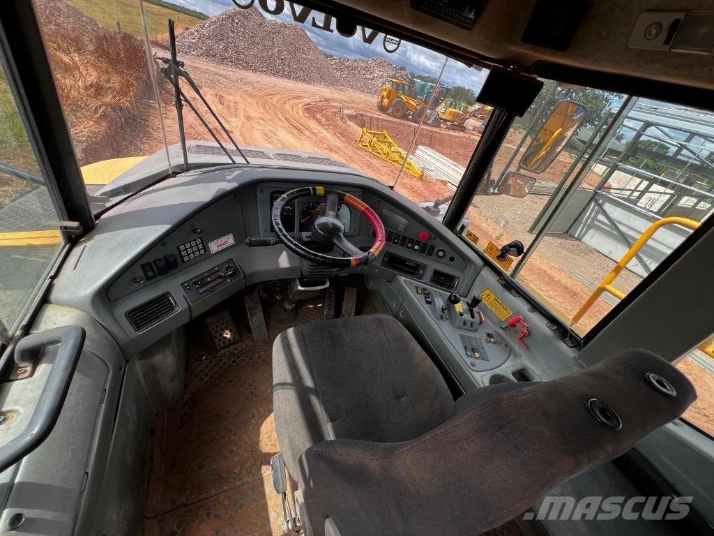 Volvo A 25 D アーティキュレート式ダンプトラック