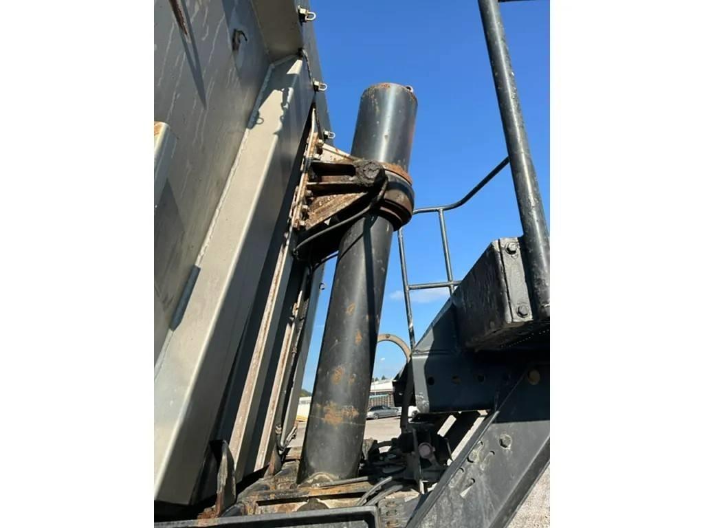 Schwarzmüller HKS 2 ダンプトレーラー