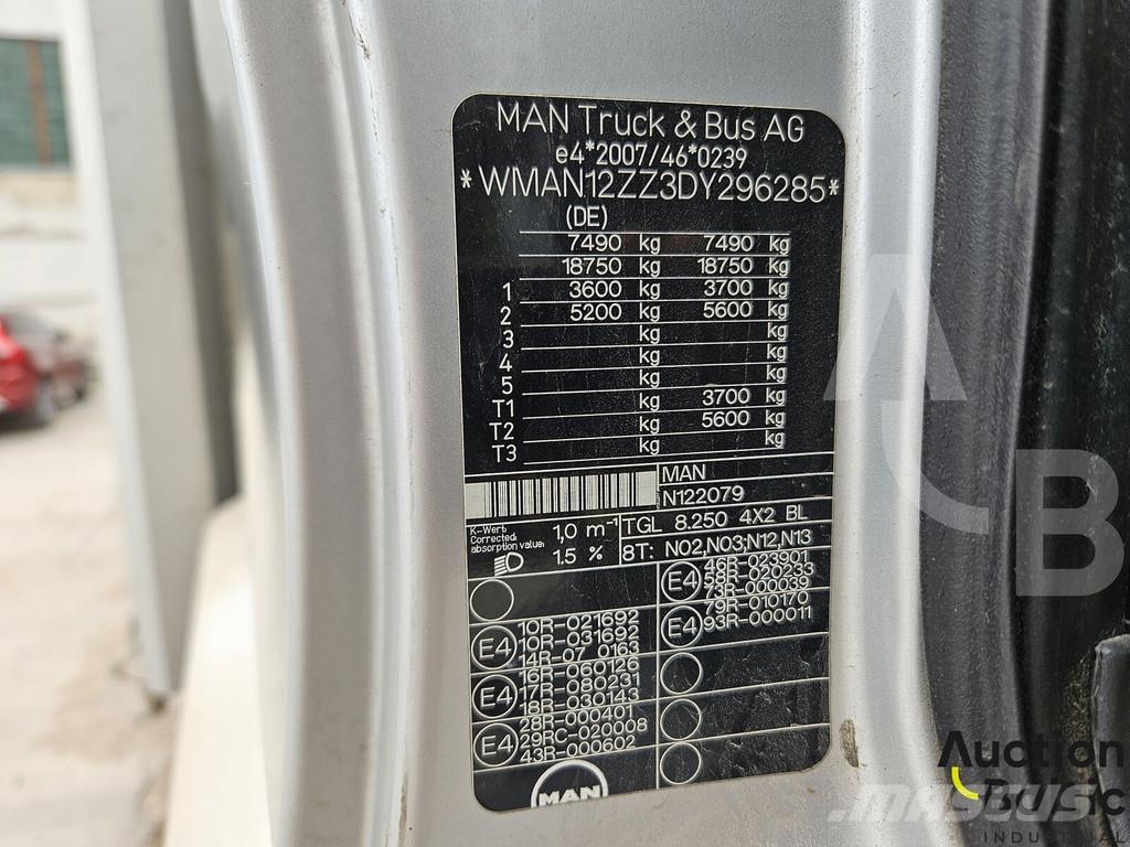 MAN TGL8.250 カーテンサイダートラック