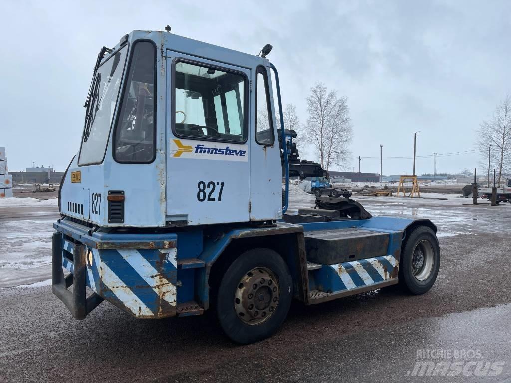 Sisu TRX181 ターミナルトラクター