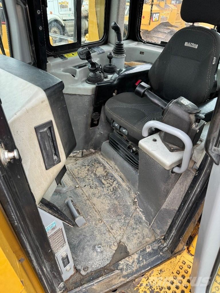 CAT D 6 T XW ブルドーザー