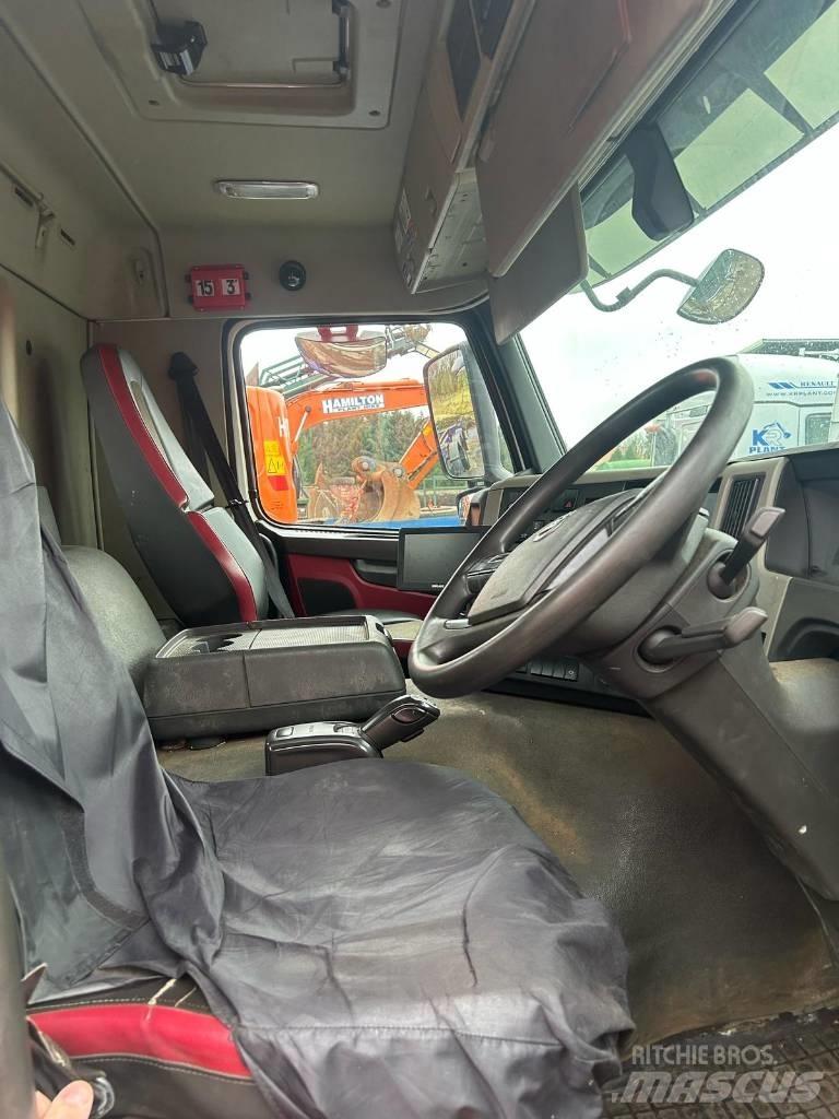 Volvo FM 11 330 平ボディー／ウインチトラック