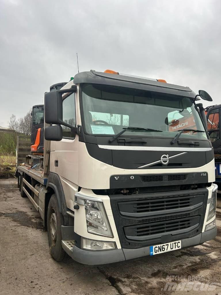 Volvo FM 11 330 平ボディー／ウインチトラック
