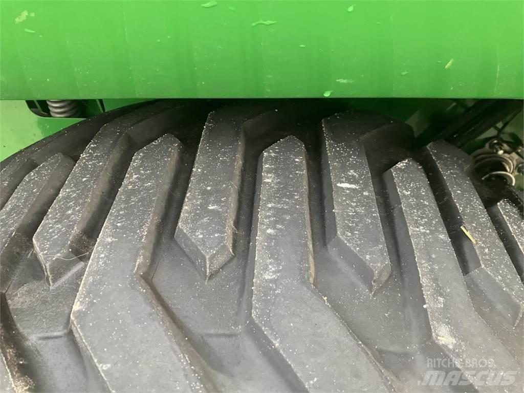 John Deere V461R ラウンドベーラー