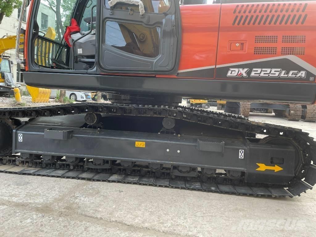 Doosan DX 225 中型油圧ショベル 7ｔ-12ｔ（ユンボ・パワーショベル・バックホー）