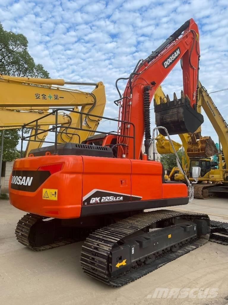 Doosan DX 225 中型油圧ショベル 7ｔ-12ｔ（ユンボ・パワーショベル・バックホー）