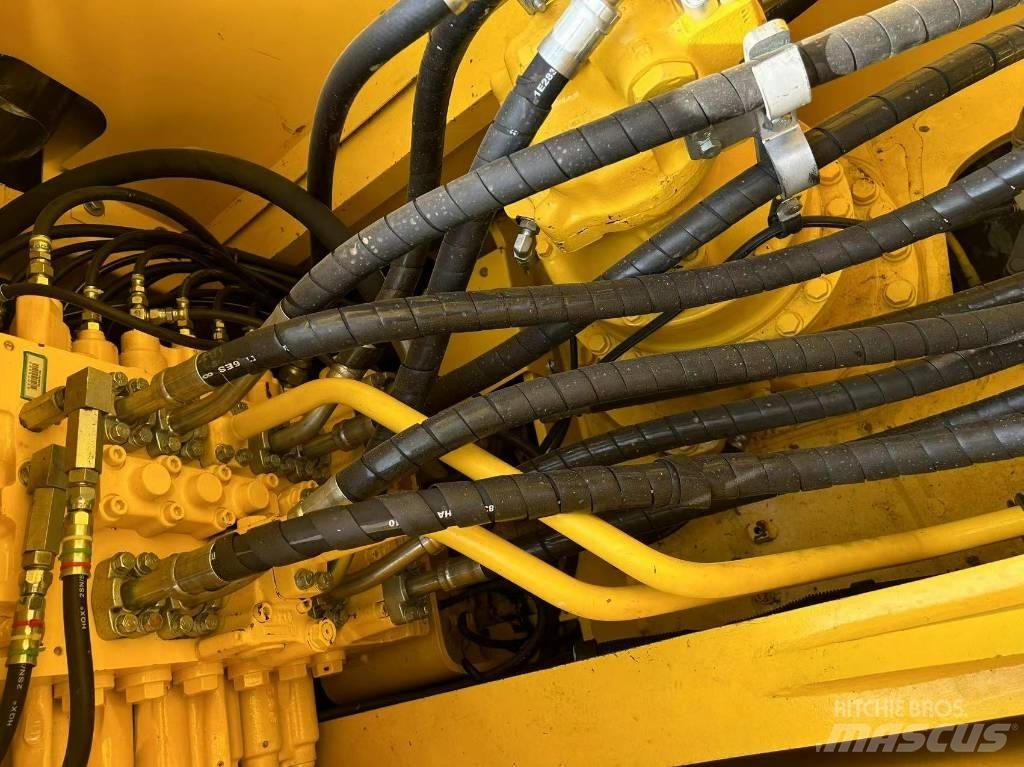 Komatsu 240-8 大型油圧ショベル12t以上（パワーショベル・ユンボ）