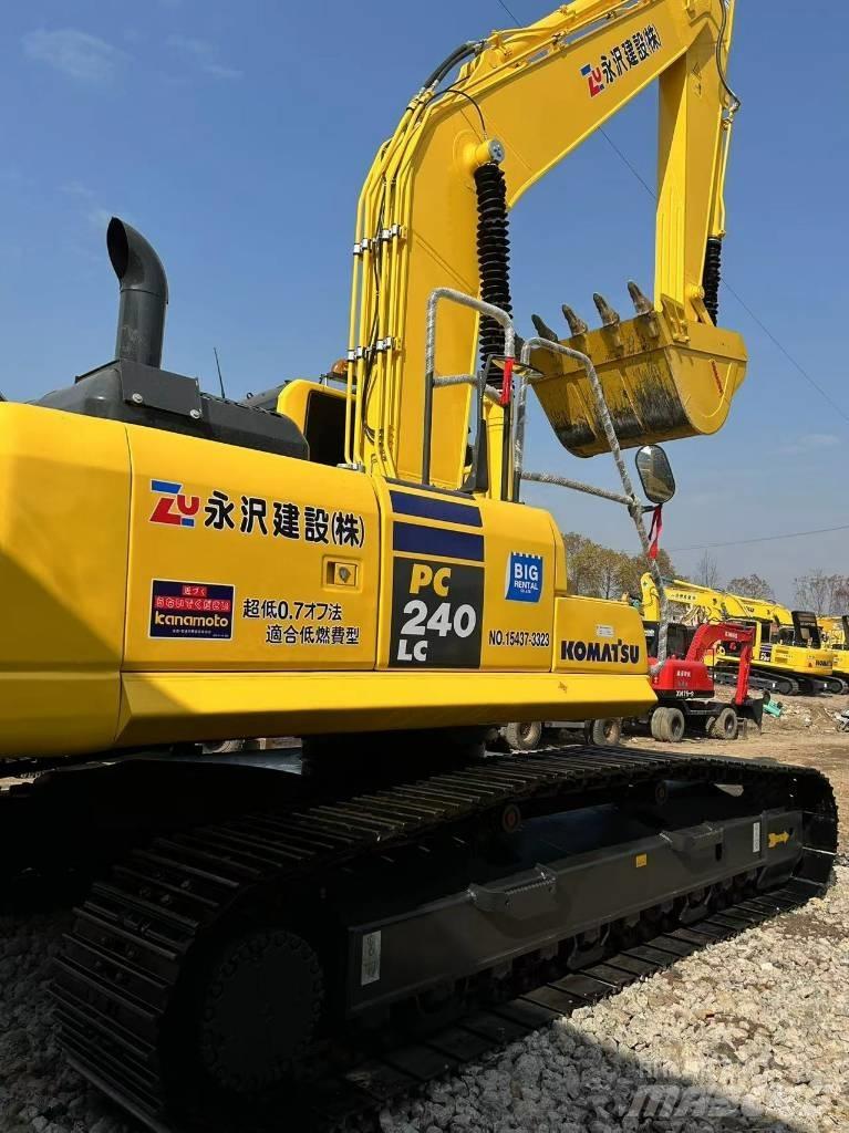 Komatsu 240-8 大型油圧ショベル12t以上（パワーショベル・ユンボ）