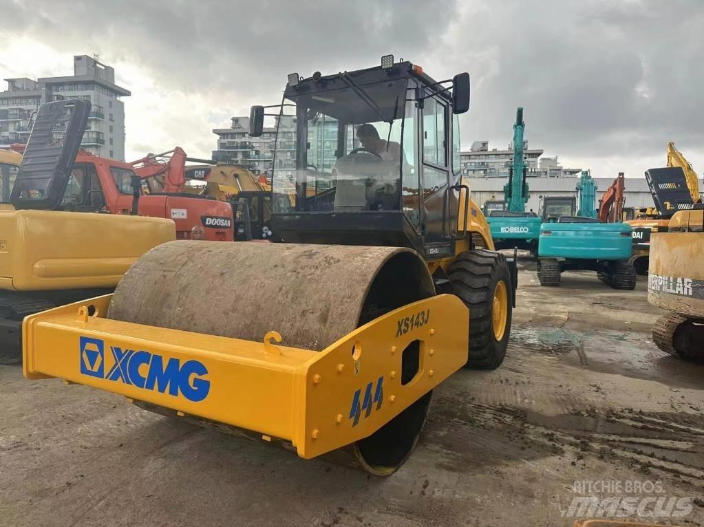 XCMG XS 143 振動ローラ