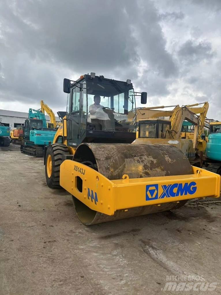 XCMG XS 143 振動ローラ