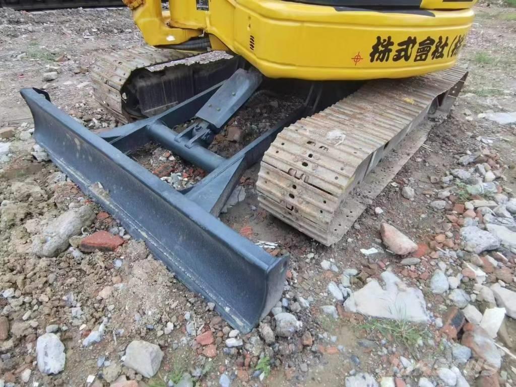 Komatsu PC40 ミニ油圧ショベル 7t以下（ミニユンボ・ミニディガー）
