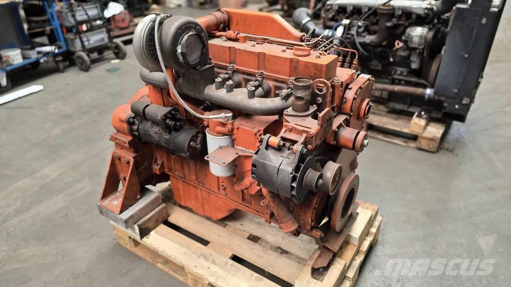 Cummins 6CTA8.3 エンジン