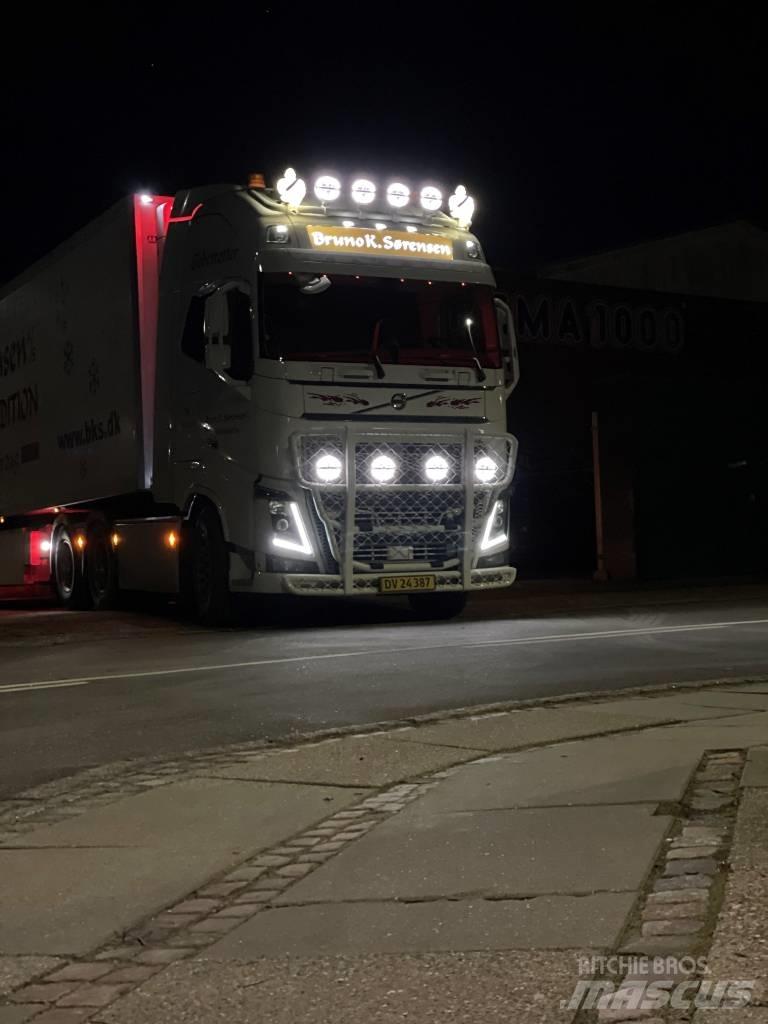 Volvo FH 16 550 中古トラクターヘッド | トレーラーヘッド