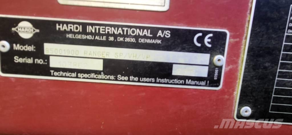 Hardi Ranger 2500 牽引型スプレイヤー