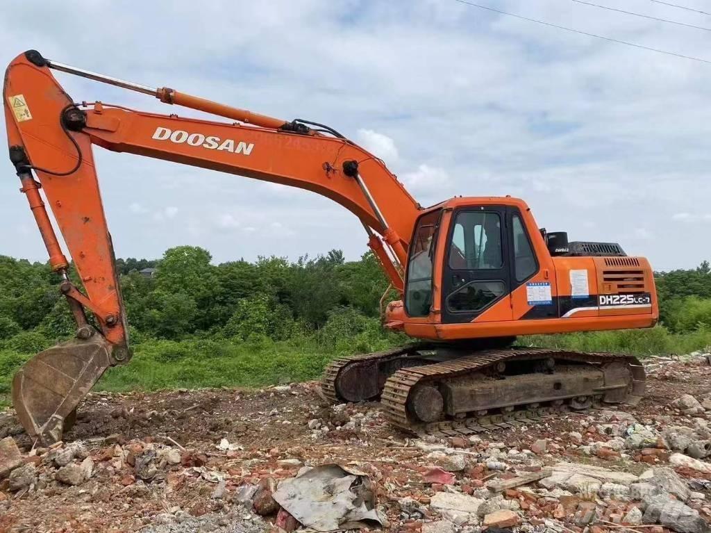 Doosan DH 225 LC-7 大型油圧ショベル12t以上（パワーショベル・ユンボ）