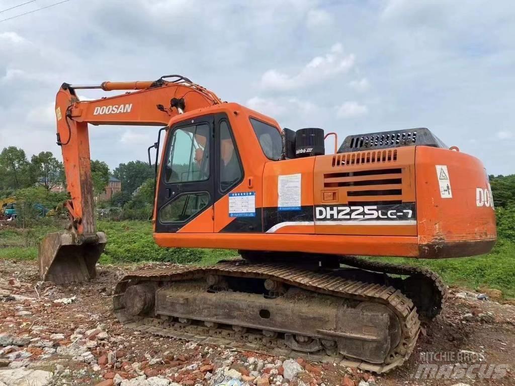 Doosan DH 225 LC-7 大型油圧ショベル12t以上（パワーショベル・ユンボ）