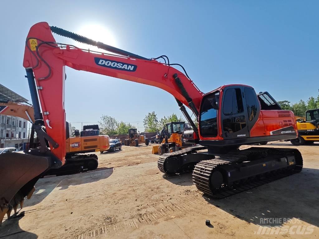 Doosan DX 225 LC 大型油圧ショベル12t以上（パワーショベル・ユンボ）