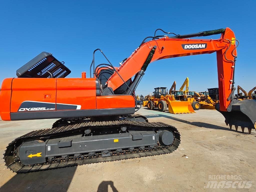 Doosan DX 225 LC 大型油圧ショベル12t以上（パワーショベル・ユンボ）