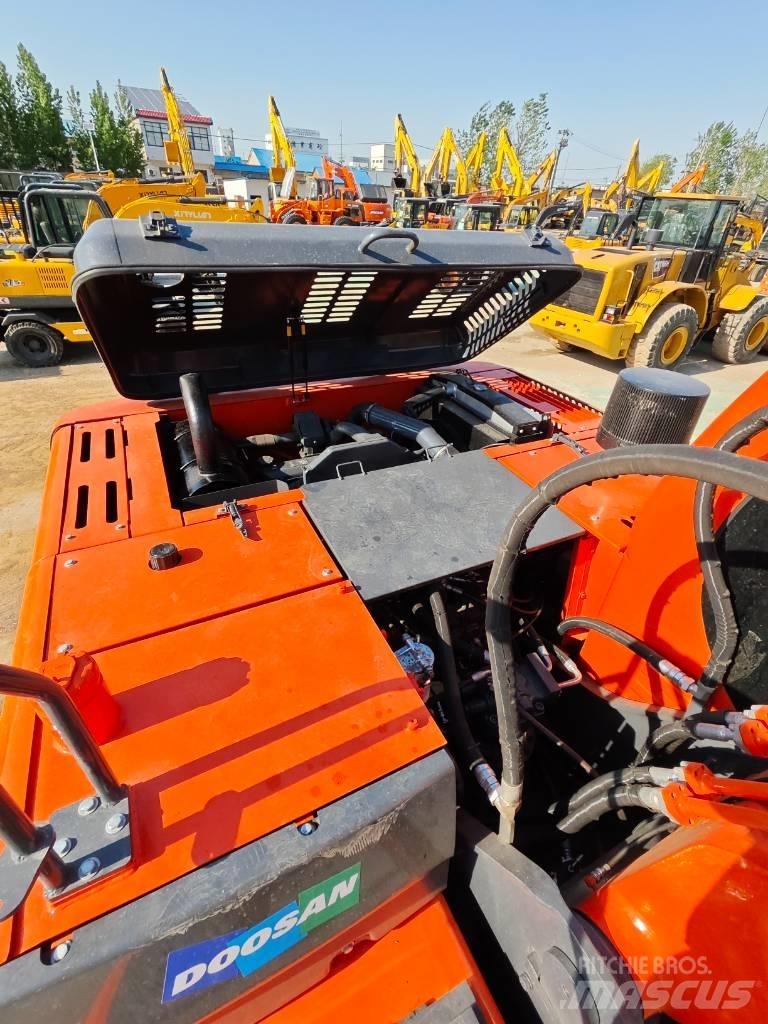 Doosan DX 225 LC 大型油圧ショベル12t以上（パワーショベル・ユンボ）