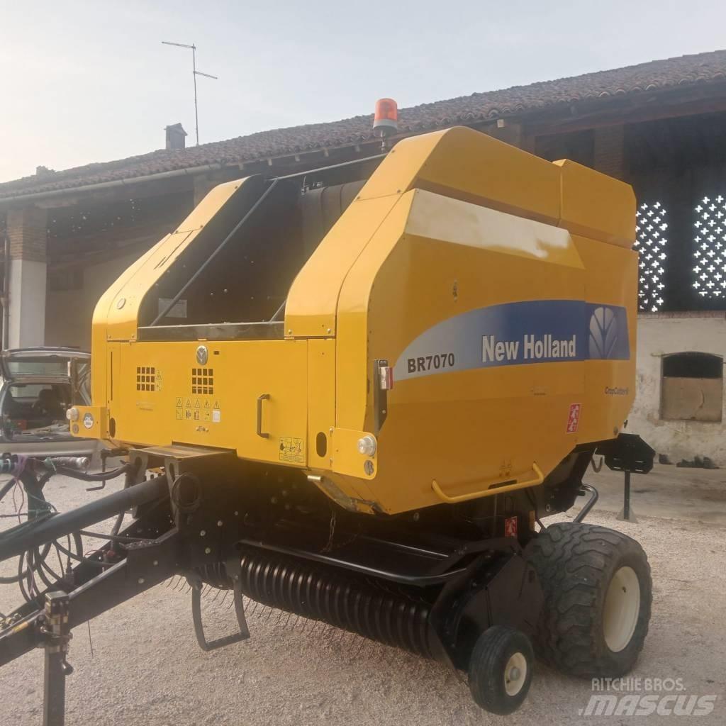 New Holland BR 7070 ラウンドベーラー