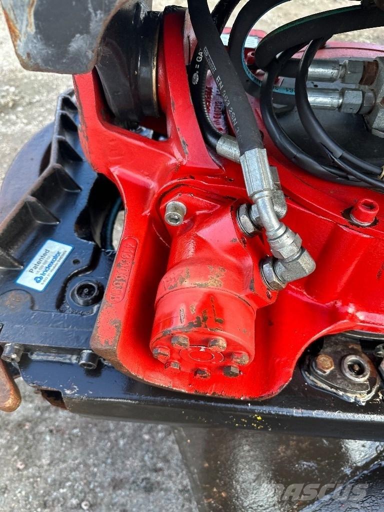 Takeuchi TB 2150 R 大型油圧ショベル12t以上（パワーショベル・ユンボ）