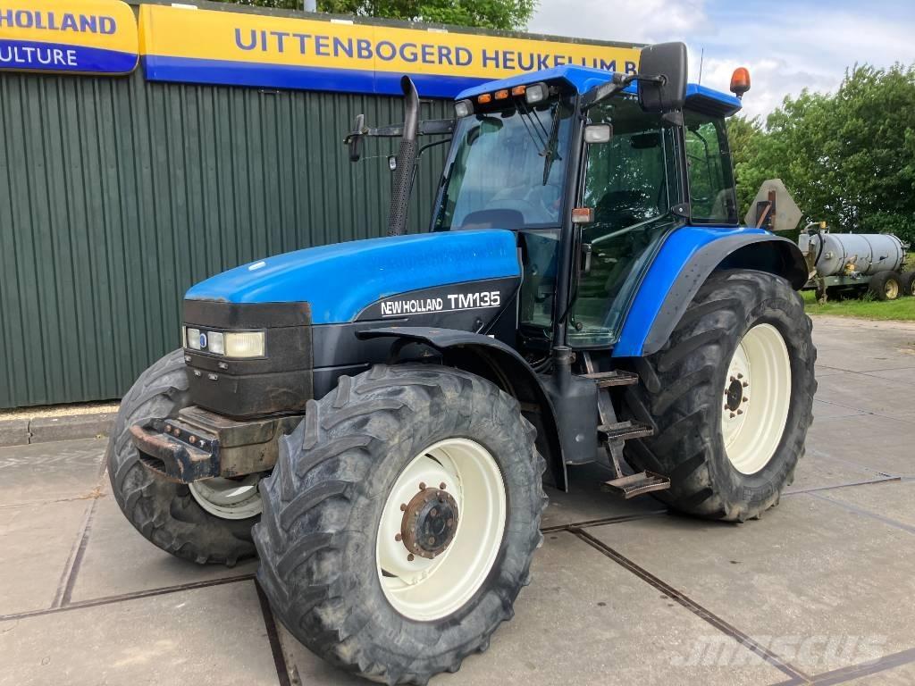 New Holland TM 135 トラクター