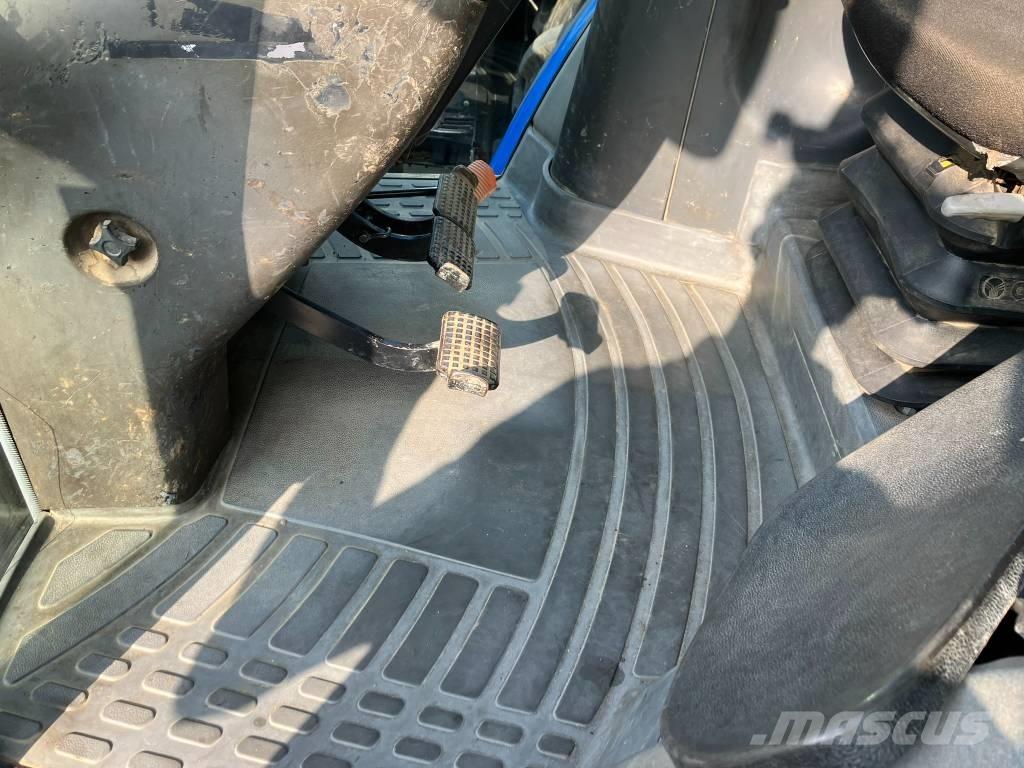 New Holland TM 135 トラクター