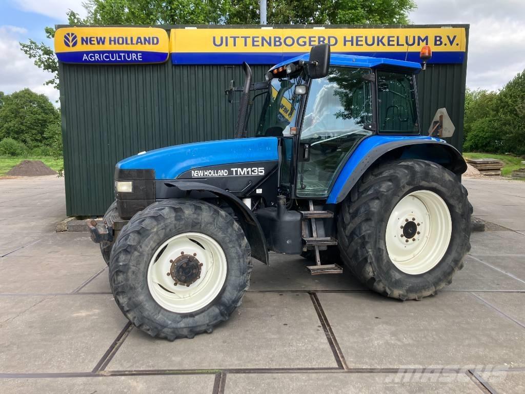 New Holland TM 135 トラクター